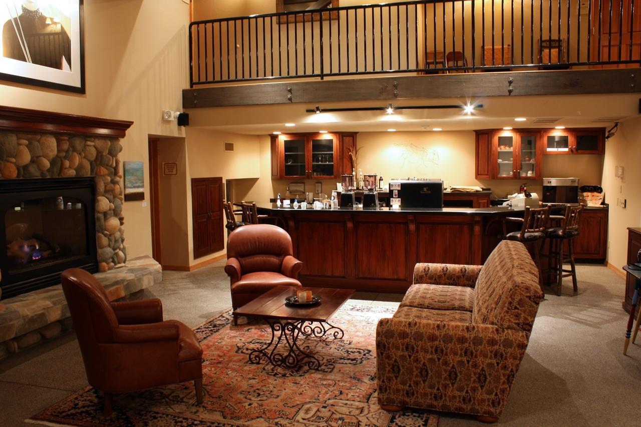 Mountain Lake Lodge Woods Bay エクステリア 写真